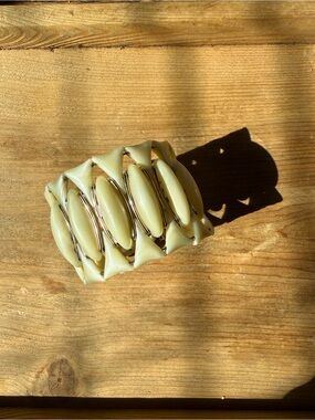 Vintage Mid-Century Modern Cream Thermoset Lucite Expansion Cuff Bracelet